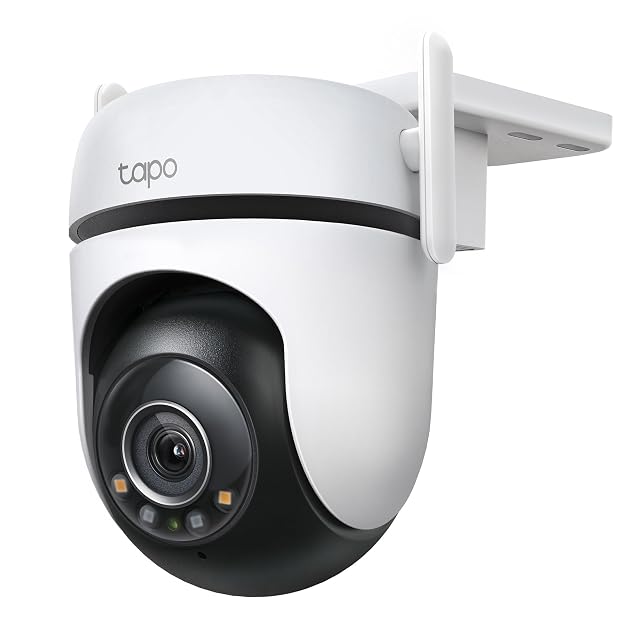 Tapo C520WS Außenkamera mit zwei Antennen an einer Wandhalterung